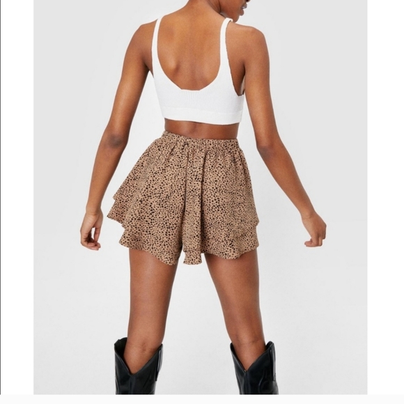 NASTY GAL Leopard Ruffle Hem Tiered Shorts - Picture 5 of 6